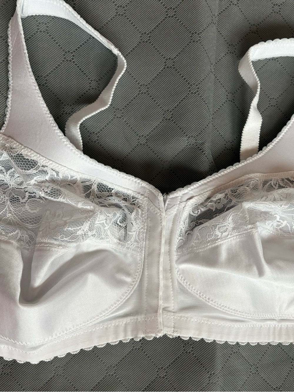 Glamorise MagicLift Front-Closure Support Bra 42B